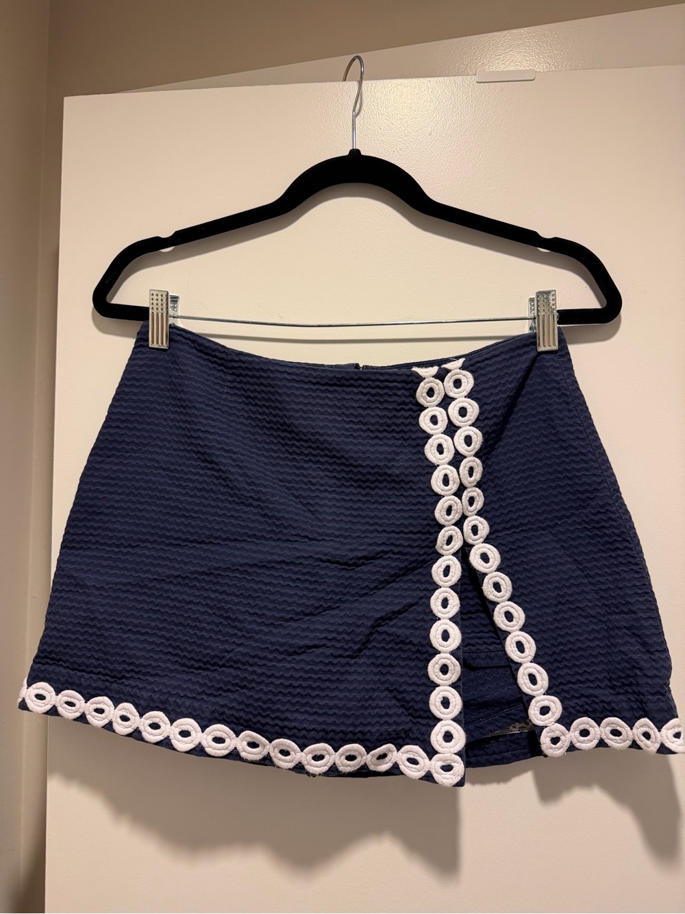 Lilly Pulitzer Lenore Skort. Navy and White. Size 2